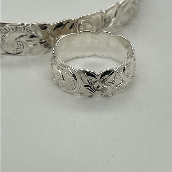 TRADITIONAL HAWAIIAN HAND ENGRAVED STERLING SILVER BRACELET - Picture 3 of 5